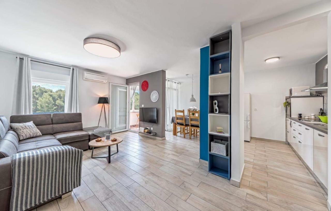 Apartment Rubix Pula Exteriér fotografie