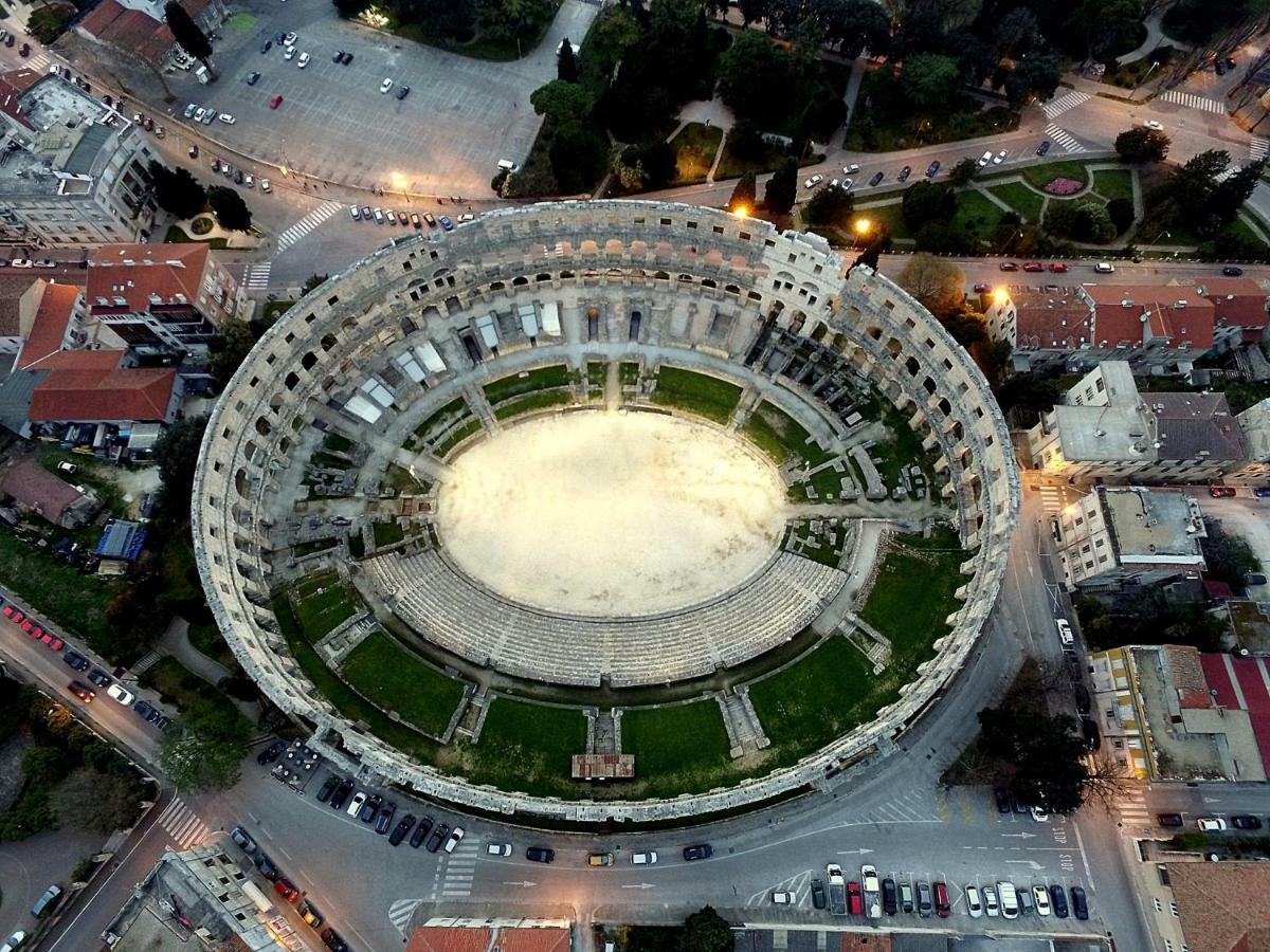 Apartment Rubix Pula Exteriér fotografie